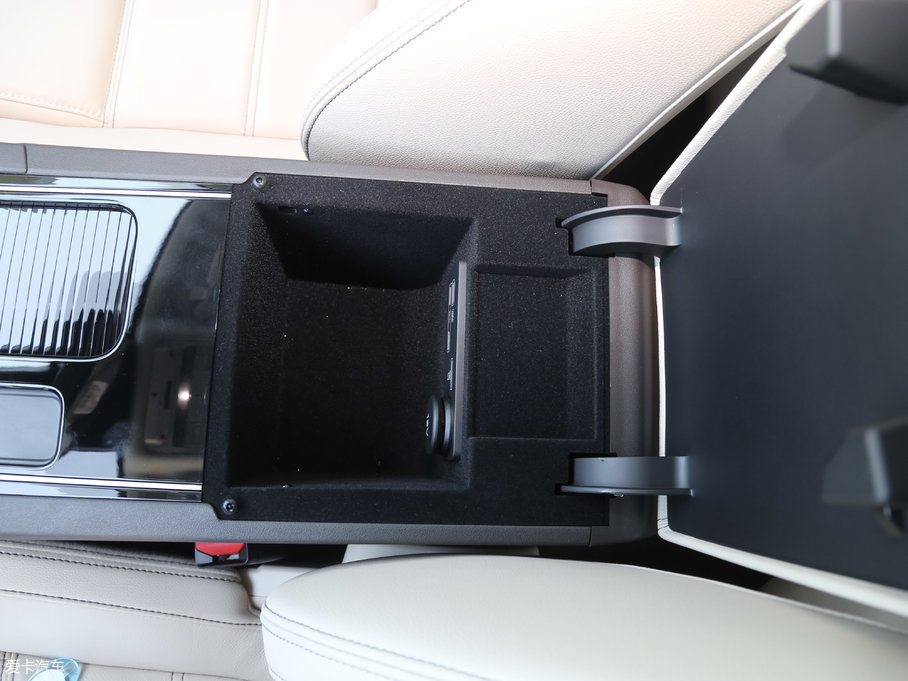 2018ݱF-PACE 2.0T (q)