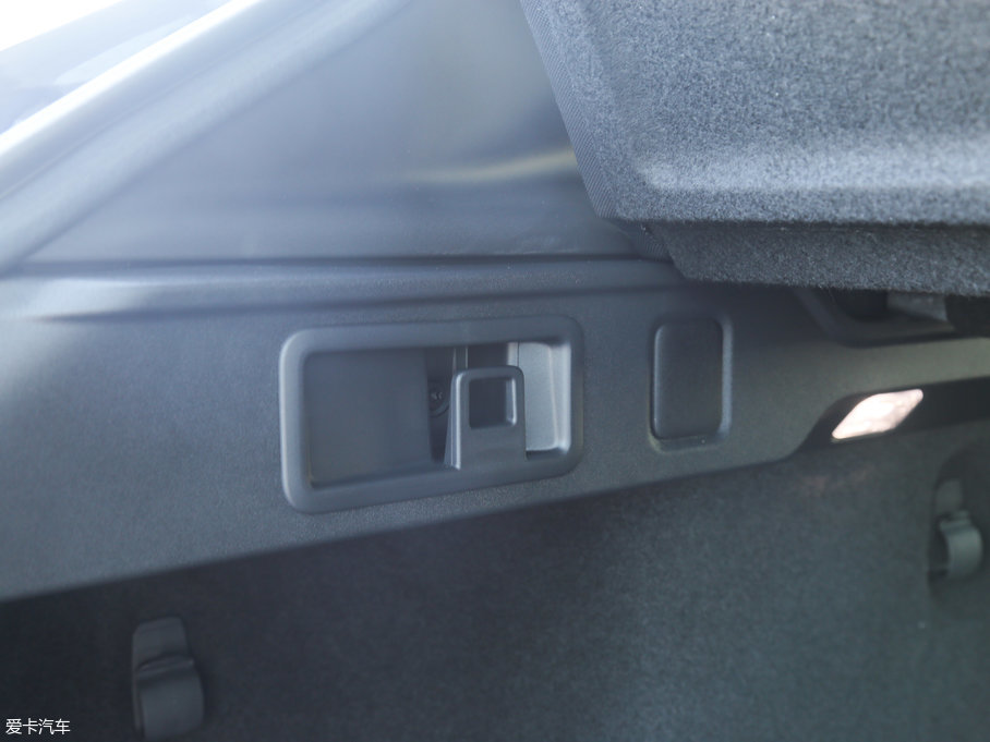 2018ݱF-PACE 2.0T 򌶼