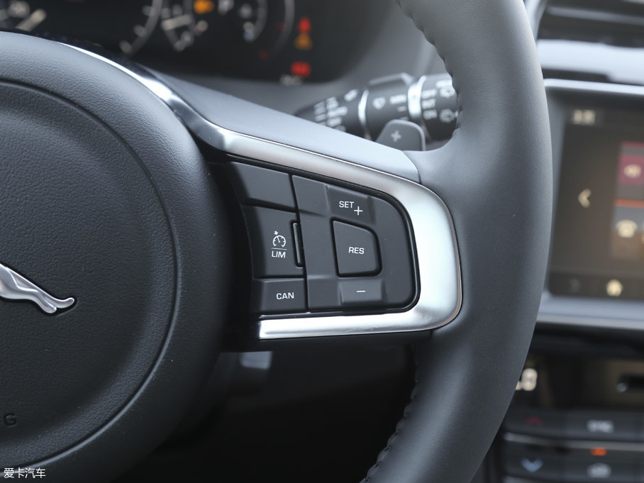 2018ݱF-PACE 2.0T 򌶼