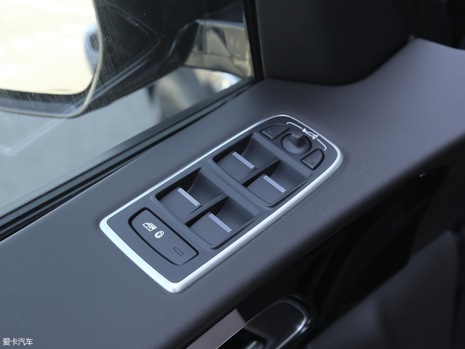 2018ݱF-PACE 2.0T (q)