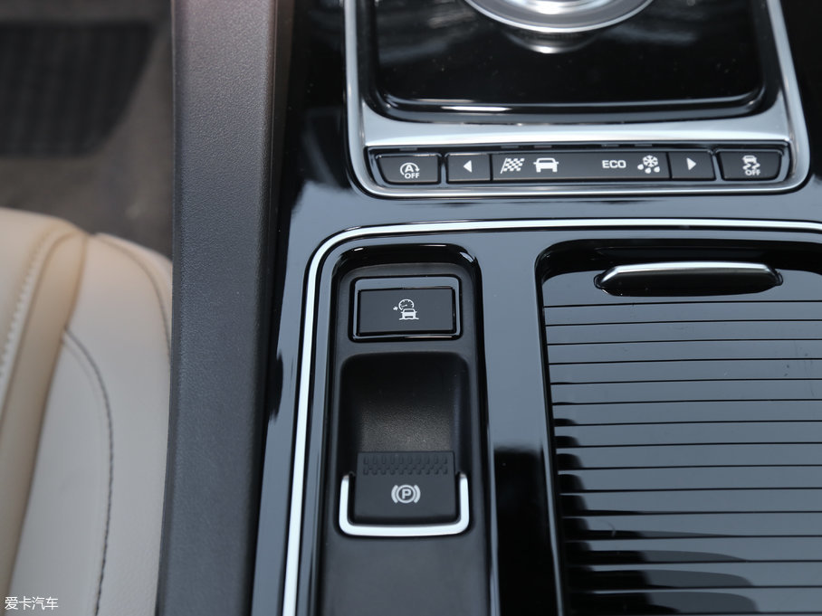 2018ݱF-PACE 2.0T 򌶼