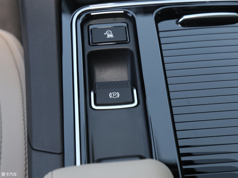 2018ݱF-PACE 2.0T 򌶼