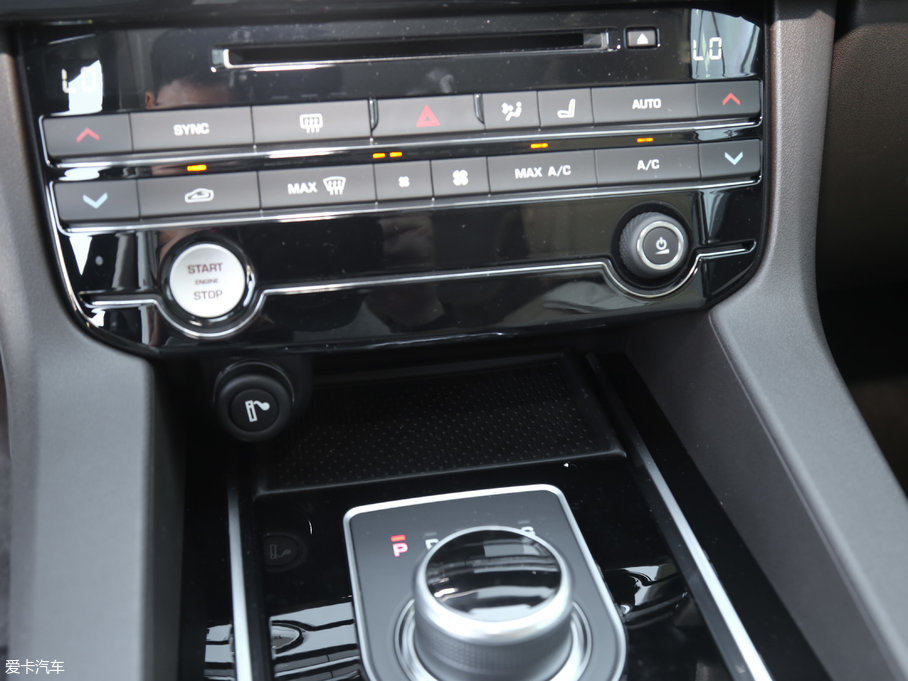 2018ݱF-PACE 2.0T 򌶼