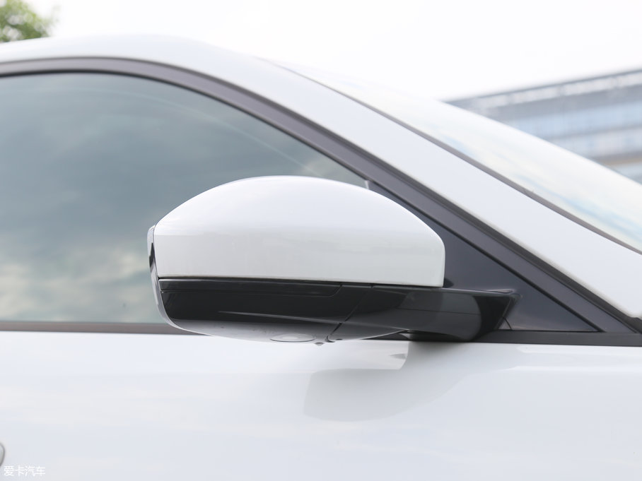 2018ݱF-PACE 2.0T 򌶼