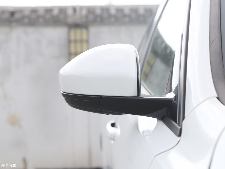 2018ݱF-PACE 2.0T 򌶼