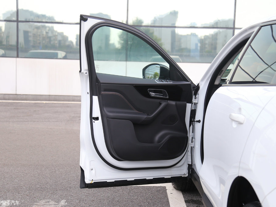 2018ݱF-PACE 2.0T 򌶼