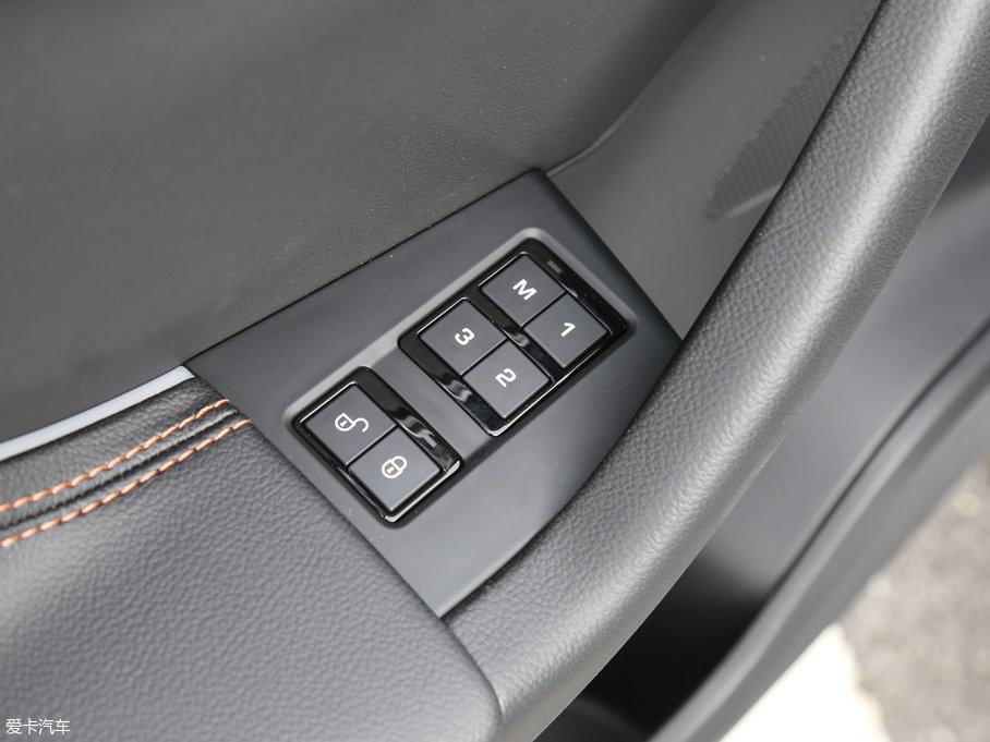 2018ݱF-PACE 2.0T 򌶼