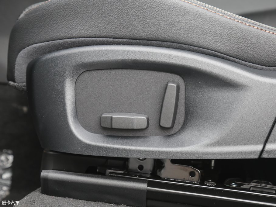 2018ݱF-PACE 2.0T 򌶼