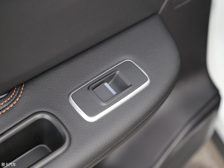 2018ݱF-PACE 2.0T 򌶼