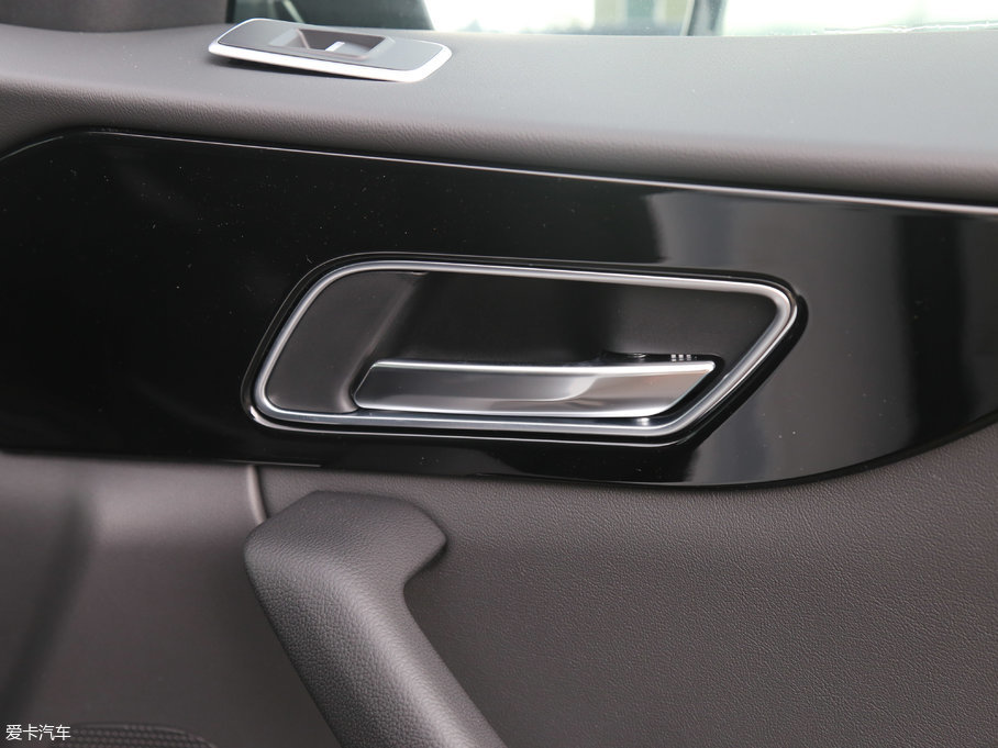 2018ݱF-PACE 2.0T 򌶼