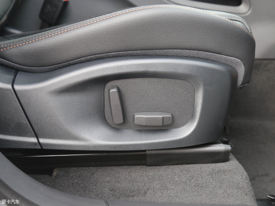 2018ݱF-PACE 2.0T (q)