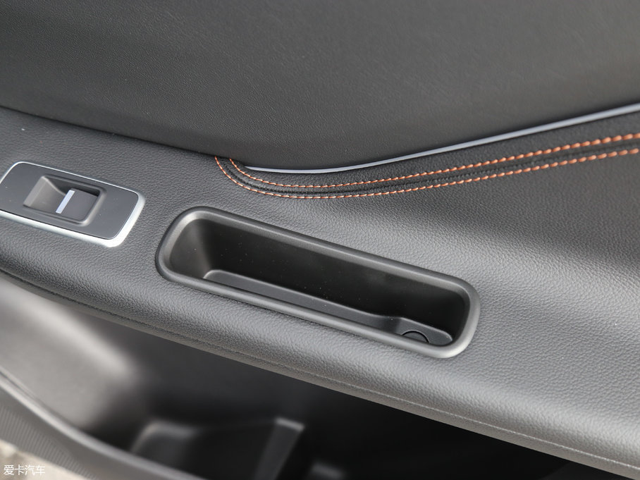 2018ݱF-PACE 2.0T 򌶼