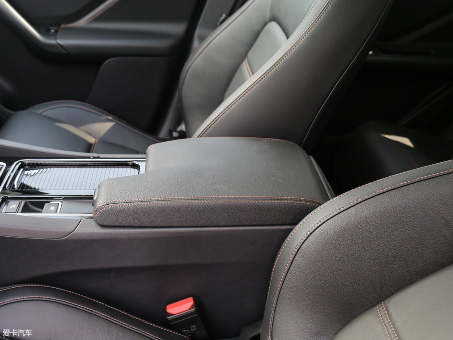 2018ݱF-PACE 2.0T 򌶼