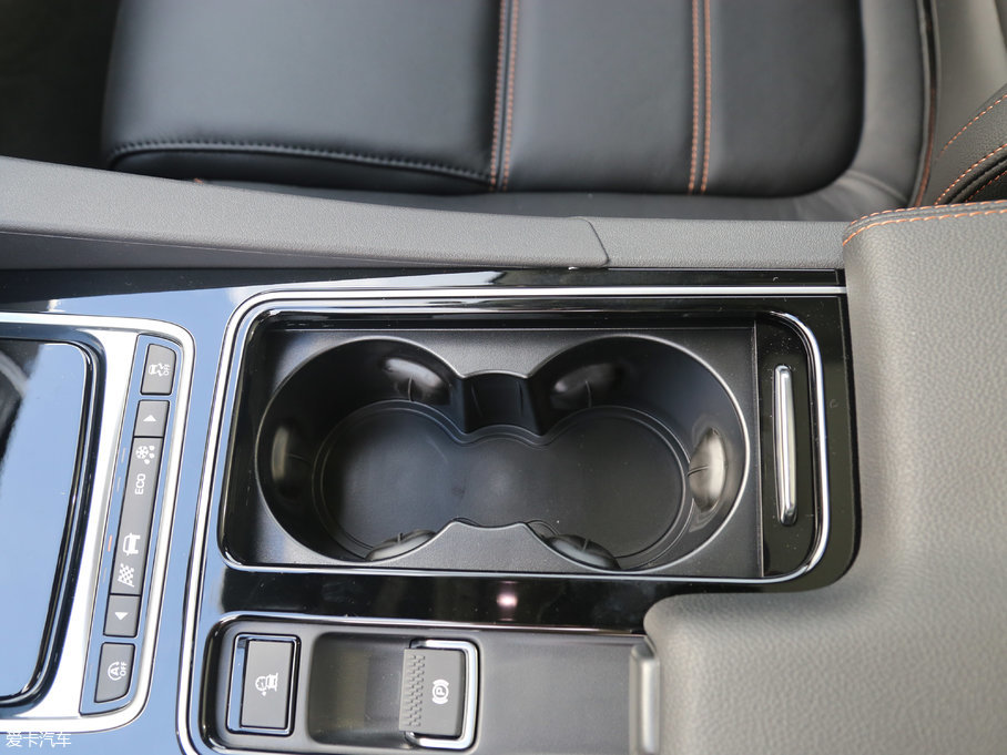 2018ݱF-PACE 2.0T 򌶼