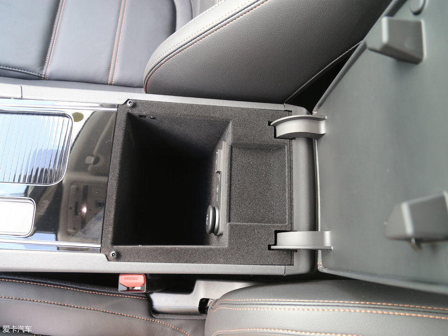 2018ݱF-PACE 2.0T 򌶼