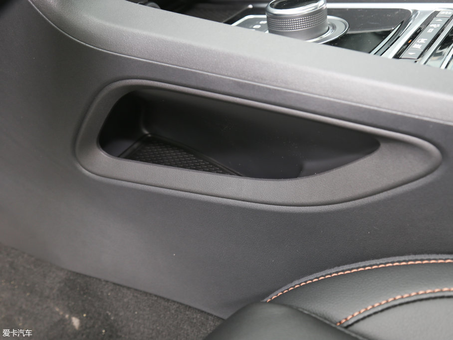 2018ݱF-PACE 2.0T 򌶼