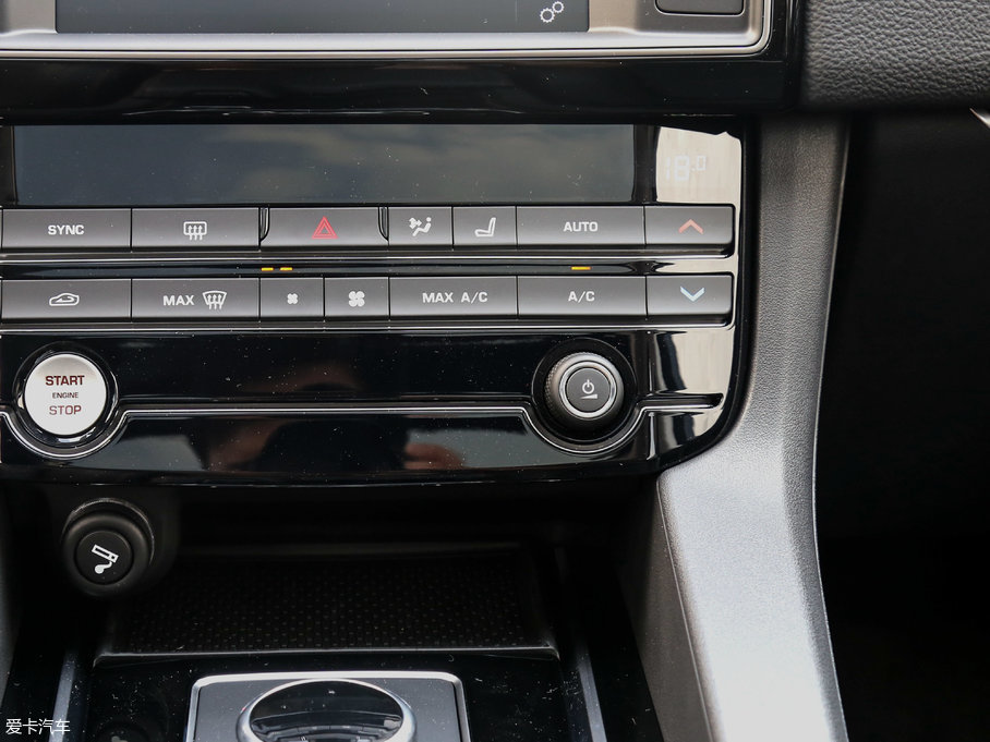 2018ݱF-PACE 2.0T 򌶼