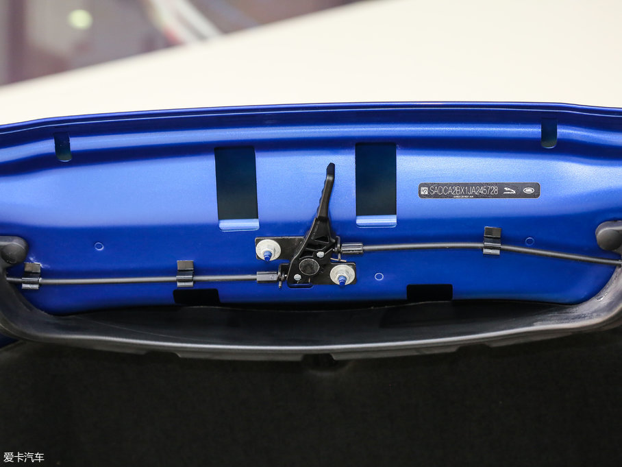 2018ݱF-PACE 2.0T R-Sport\Ӱ