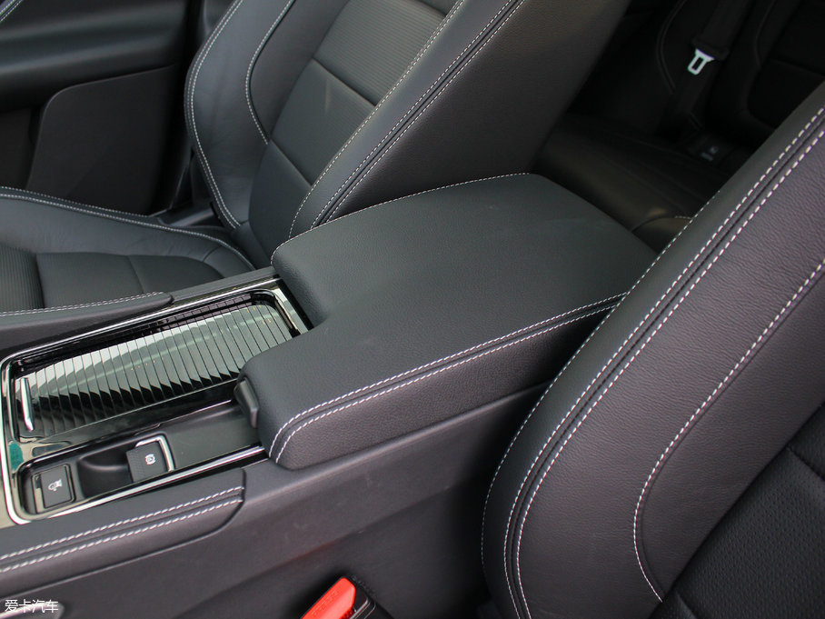 2018ݱF-PACE 3.0 SC R-Sport\Ӱ