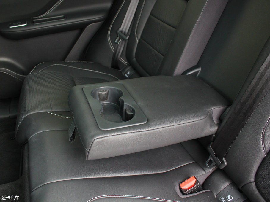 2018ݱF-PACE 3.0 SC R-Sport\Ӱ