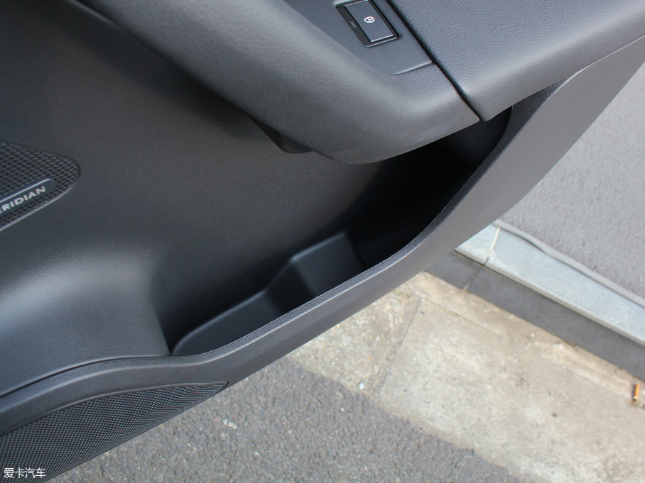 2018ݱF-PACE 3.0 SC R-Sport\Ӱ