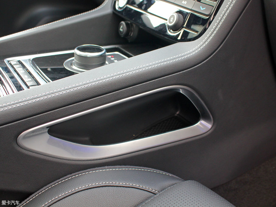 2018ݱF-PACE 3.0 SC R-Sport\Ӱ