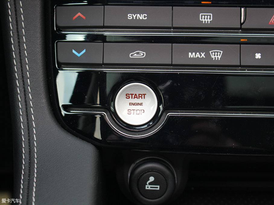 2018ݱF-PACE 3.0 SC R-Sport\Ӱ