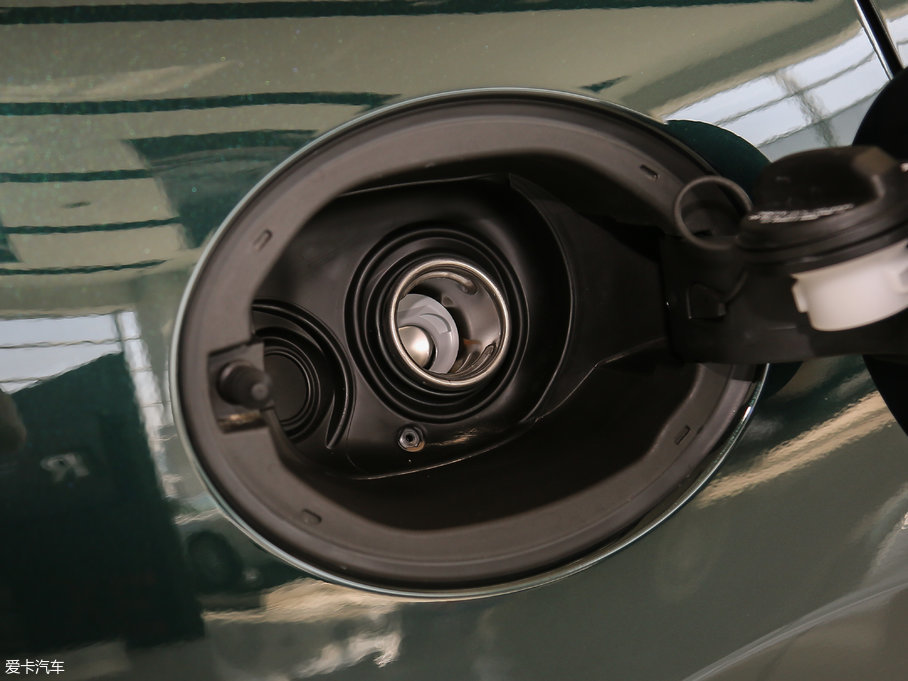 2018ݱF-PACE 2.0T 򌶼