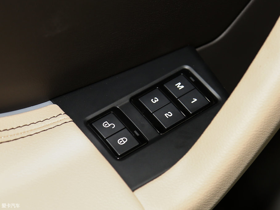 2018ݱF-PACE 2.0T 򌶼