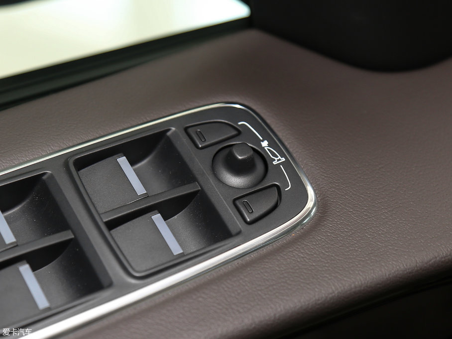 2018ݱF-PACE 2.0T 򌶼