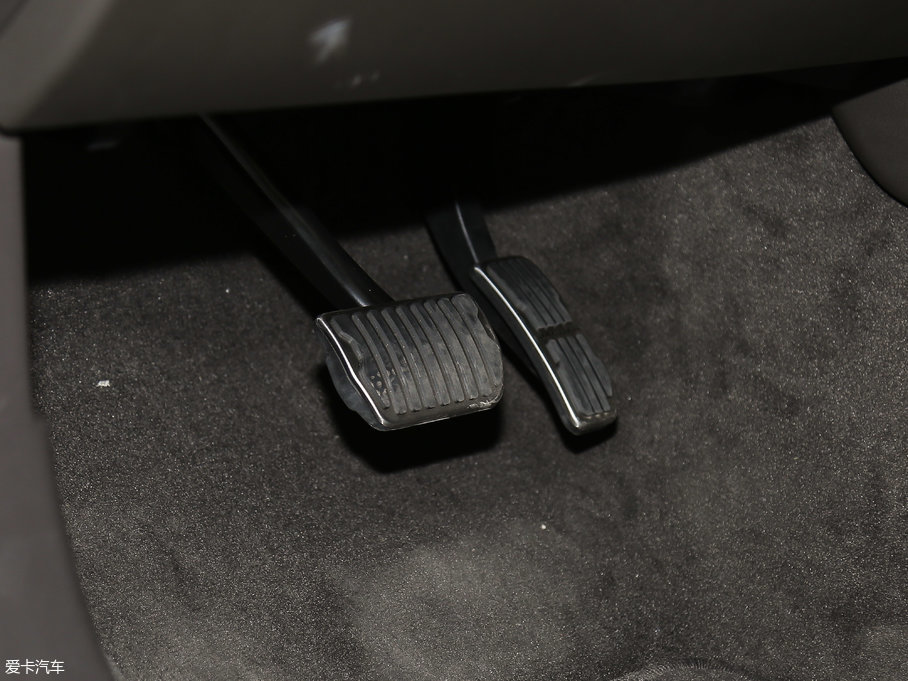 2018ݱF-PACE 2.0T 򌶼