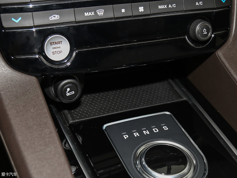 2018ݱF-PACE 2.0T 򌶼