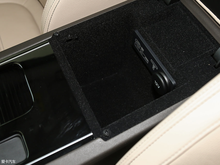 2018ݱF-PACE 2.0T 򌶼