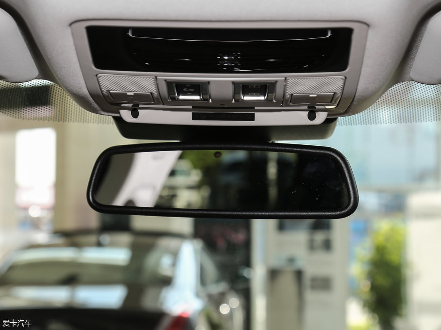 2018ݱF-PACE 2.0T 򌶼