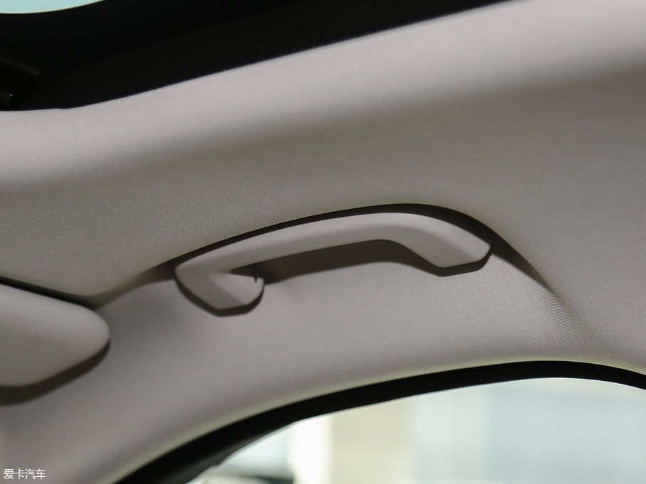 2018ݱF-PACE 2.0T 򌶼