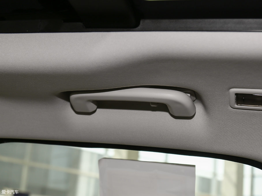 2018ݱF-PACE 2.0T 򌶼