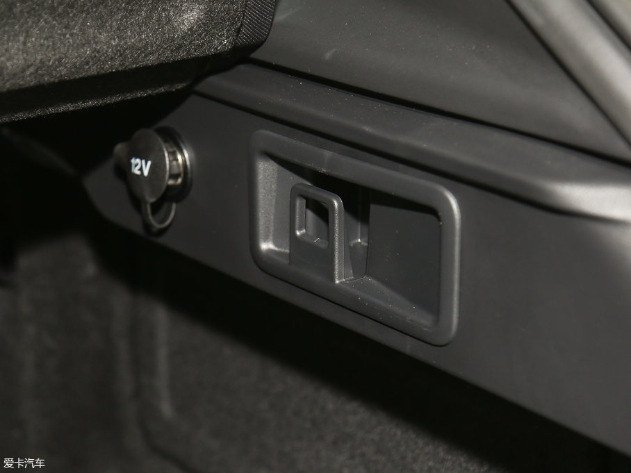 2018ݱF-PACE 2.0T 򌶼