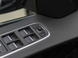 2018Ŀ 2.0T R-Sport\Ӱ g