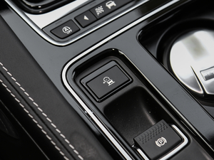 2018Ŀ 2.0T (q)R-Sport\Ӱ п؅^(q)