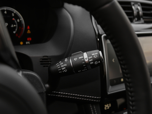 2018Ŀ 2.0T (q)R-Sport\Ӱ п؅^(q)