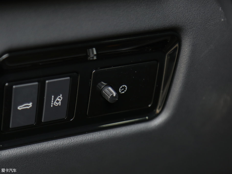 2018ݱXE 2.0T 250PS R-SPORT\Ӱ