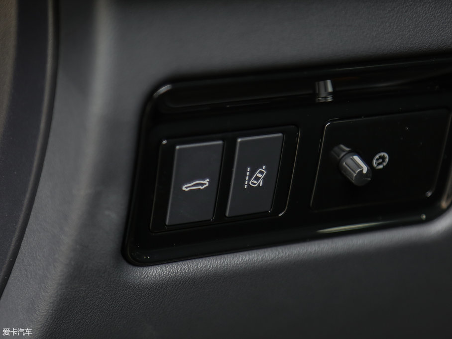 2018ݱXE 2.0T 250PS R-SPORT\Ӱ