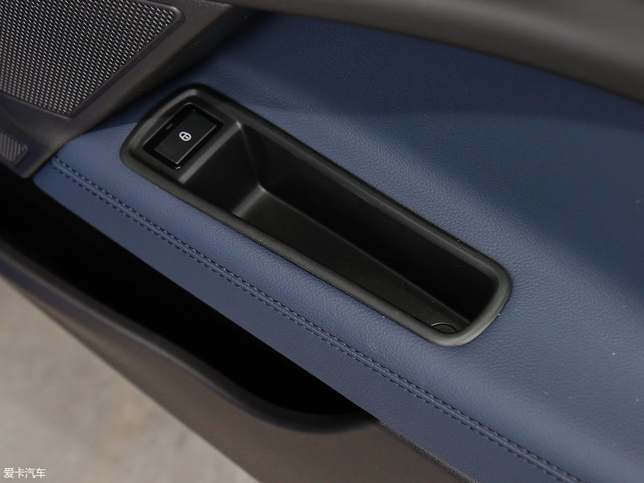 2018ݱXE 2.0T 250PS R-SPORT\Ӱ