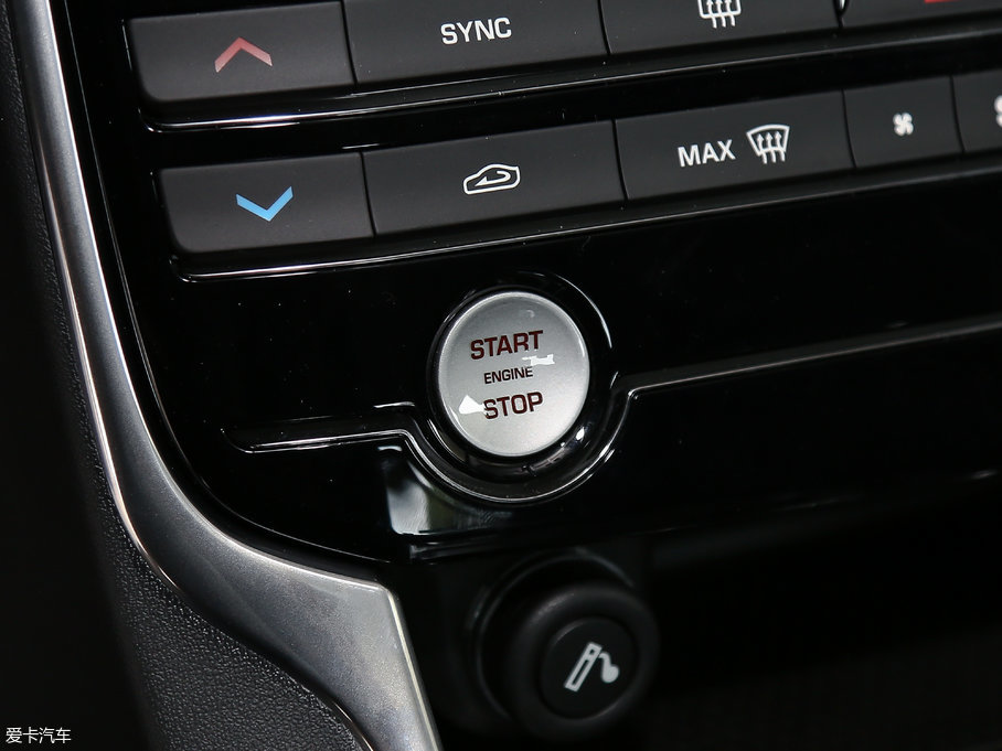 2018ݱXE 2.0T 250PS R-SPORT\Ӱ