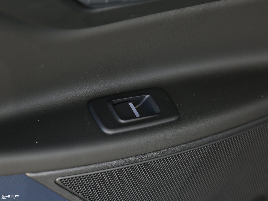 2018��ݱ�XE 2.0T 200PS R-SPORT�\�Ӱ�