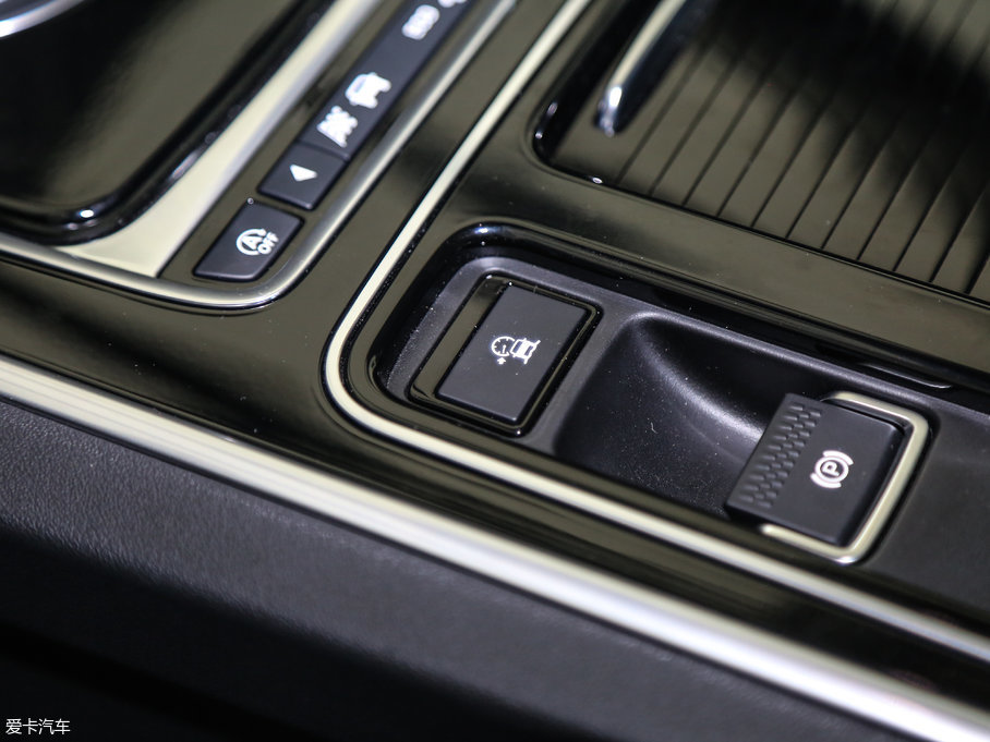 2018ݱXE 2.0T 250PS R-SPORT\Ӱ