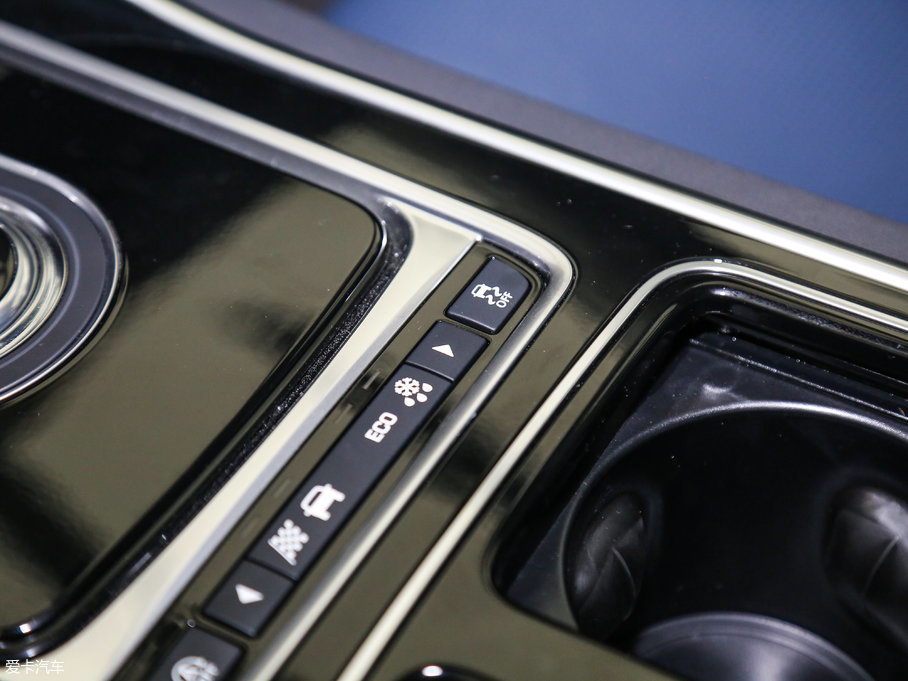 2018ݱXE 2.0T 250PS R-SPORT\Ӱ