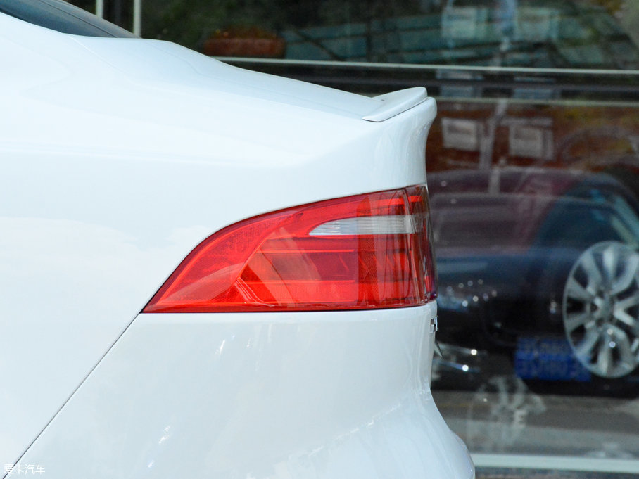 2018ݱXE 2.0T 200PS R-SPORT\Ӱ