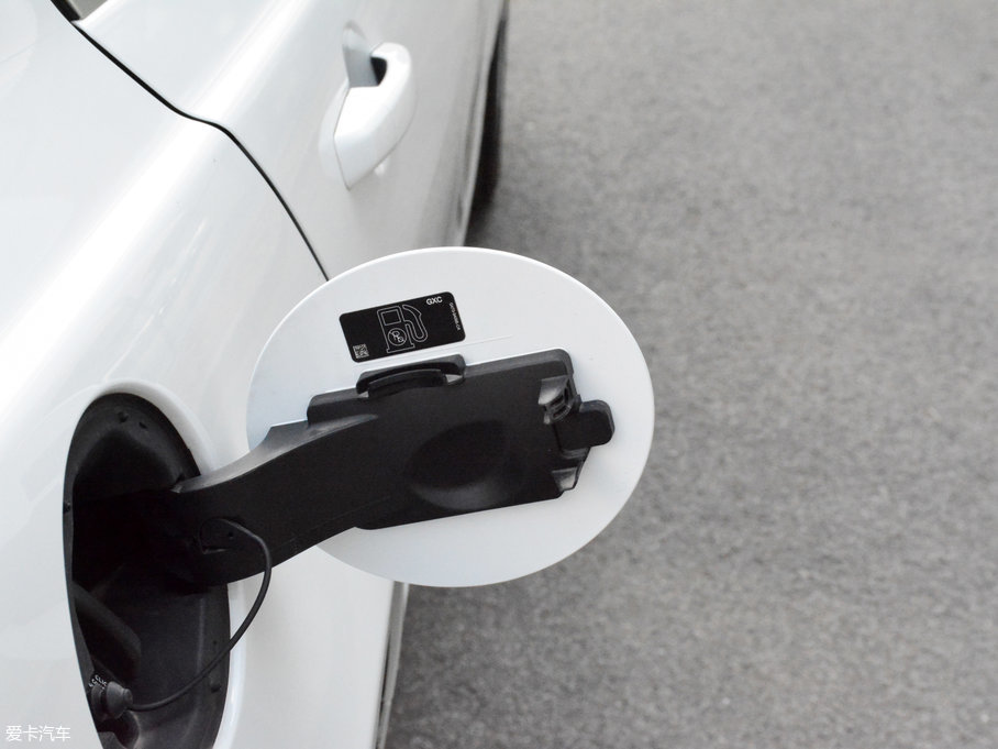 2018ݱXE 2.0T 200PS R-SPORT\Ӱ