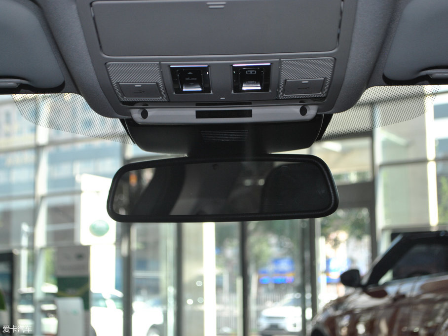 2018ݱXE 2.0T 200PS R-SPORT\Ӱ